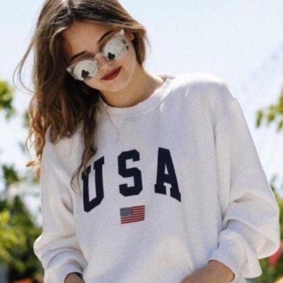 Brandy Melville Sweaters - White USA brandy Melville crewneck